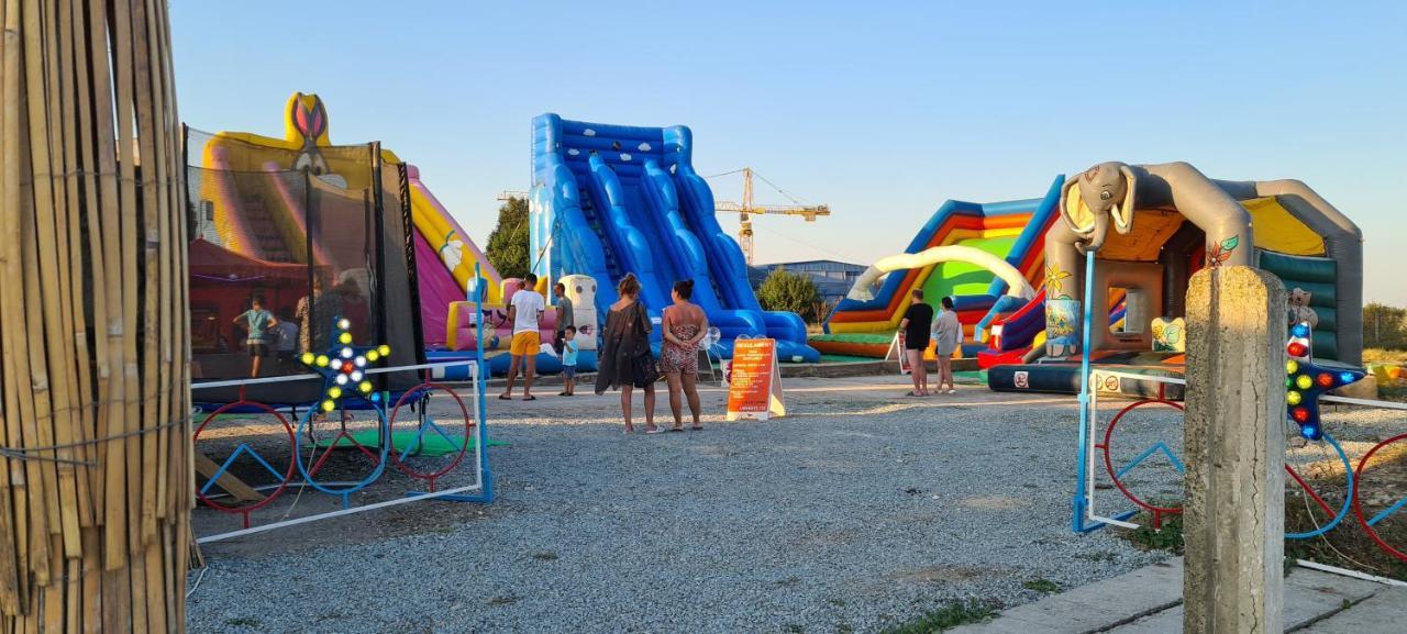 מלון Două Mai Casa Epat מראה חיצוני תמונה